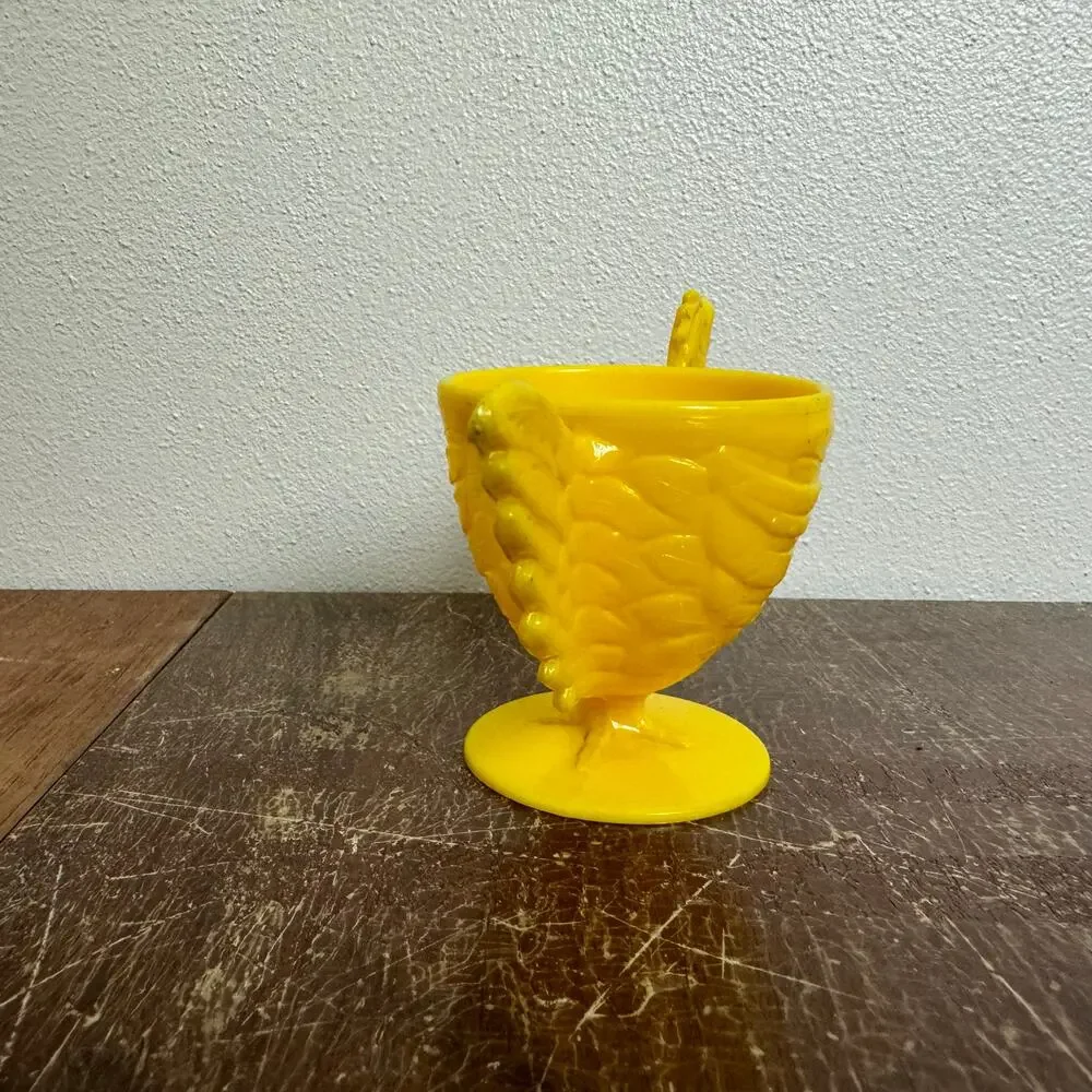 Vintage Plastic Yellow Chicken Egg Cup‎